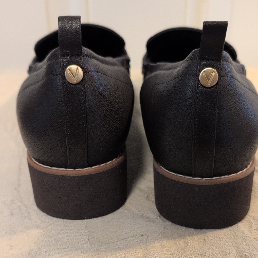 Vionic Women’s Classic Brown Loafers. - Picture 8 of 10